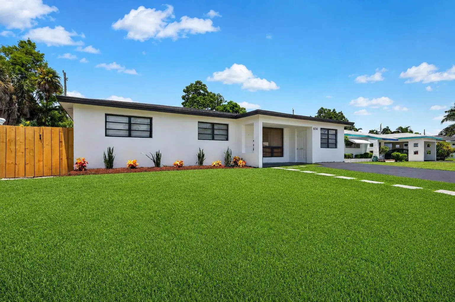 614 N 32ND Court, Hollywood FL 33021