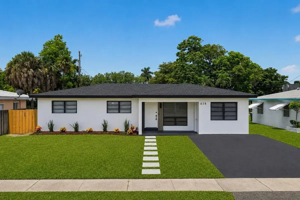 614 N 32ND Court, Hollywood FL 33021