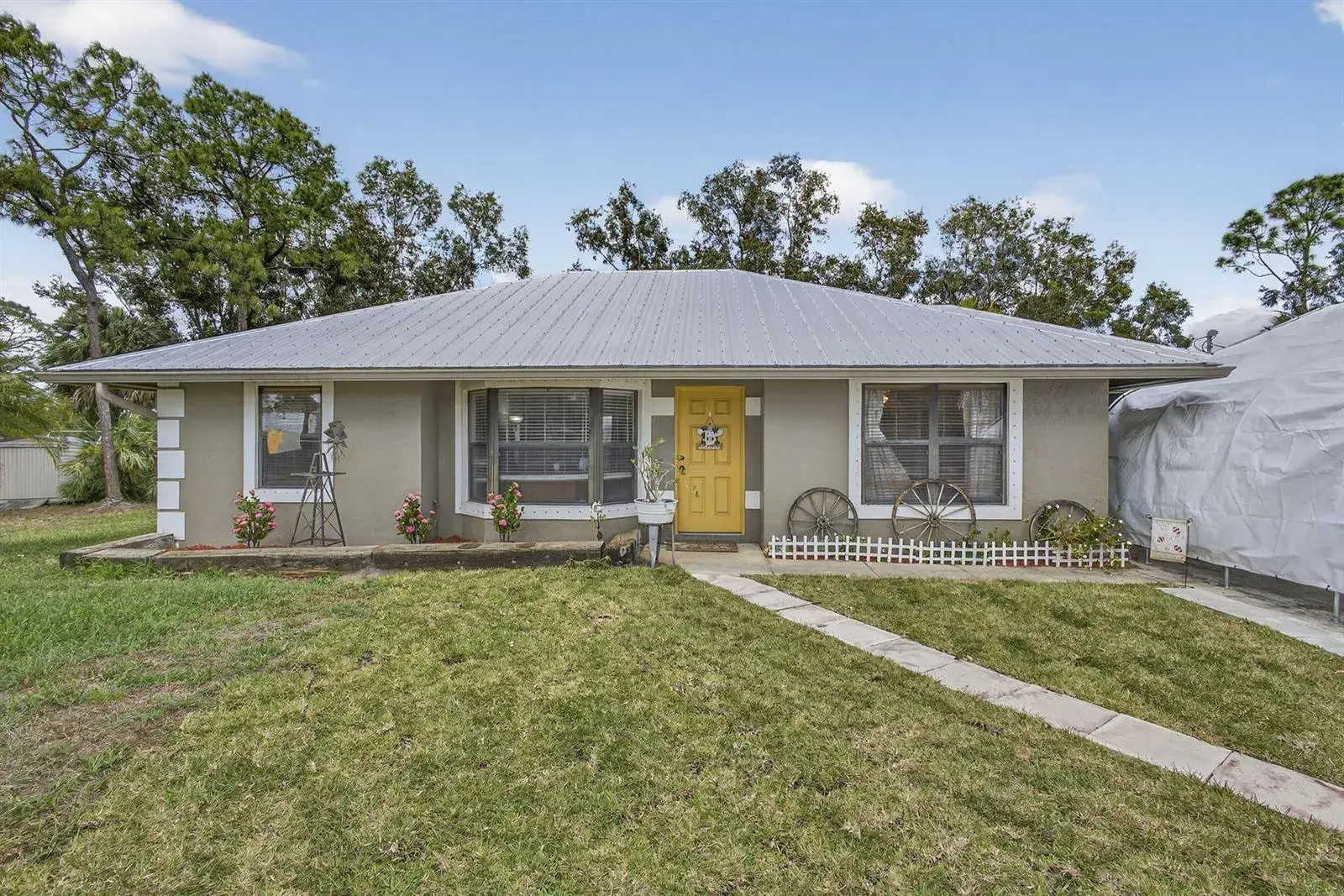 3 bedroom 2 bath Residential for sale at 17815 92nd Lane N, FL 33470