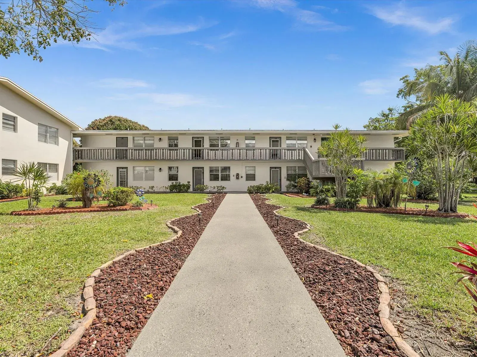 1 bedroom 1 bath Residential for sale at 5 MARKHAM A # A, Deerfield Beach FL 33442