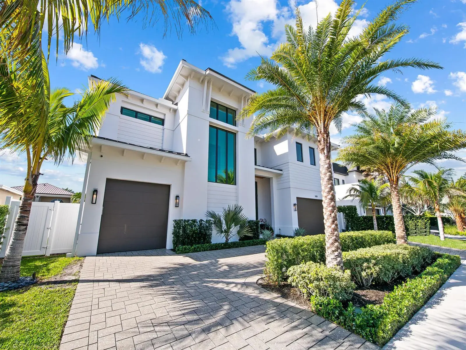 2420 NE 48th Street, Lighthouse Point FL 33064