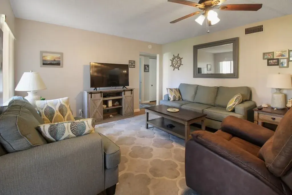 2 bedroom 2 bath Residential Lease for rent at 407 Pine Glen Lane # 1, FL 33463