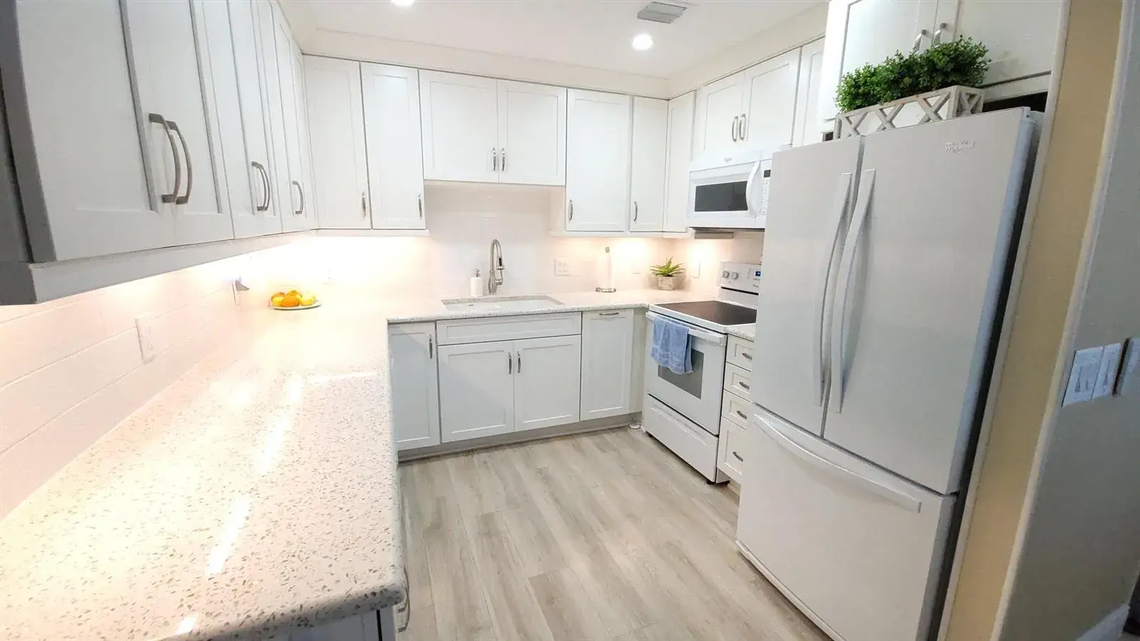 2 bedroom 2 bath Residential for sale at 34 Somerset B, West Palm Beach FL 33417