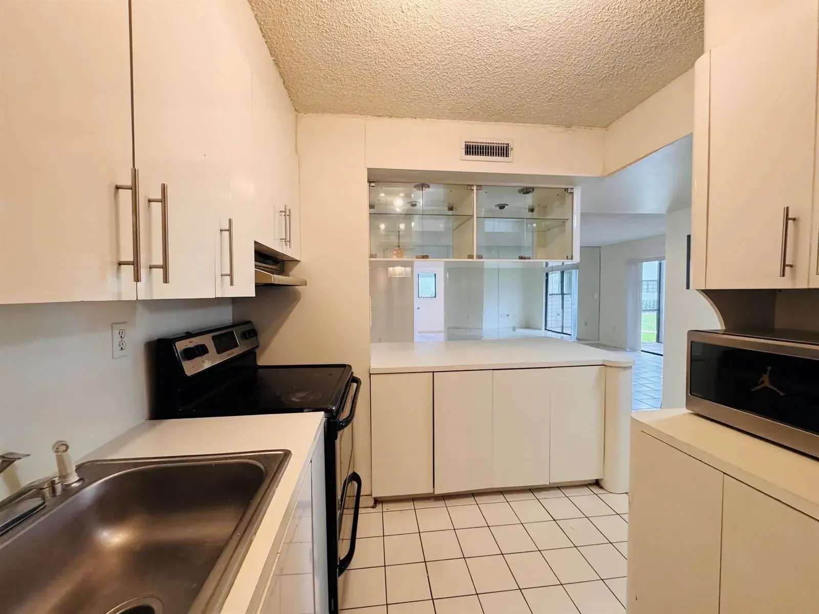 2 bedroom 2 bath Residential Lease for rent at 20681 NE 4th Place # 105, Miami FL 33179