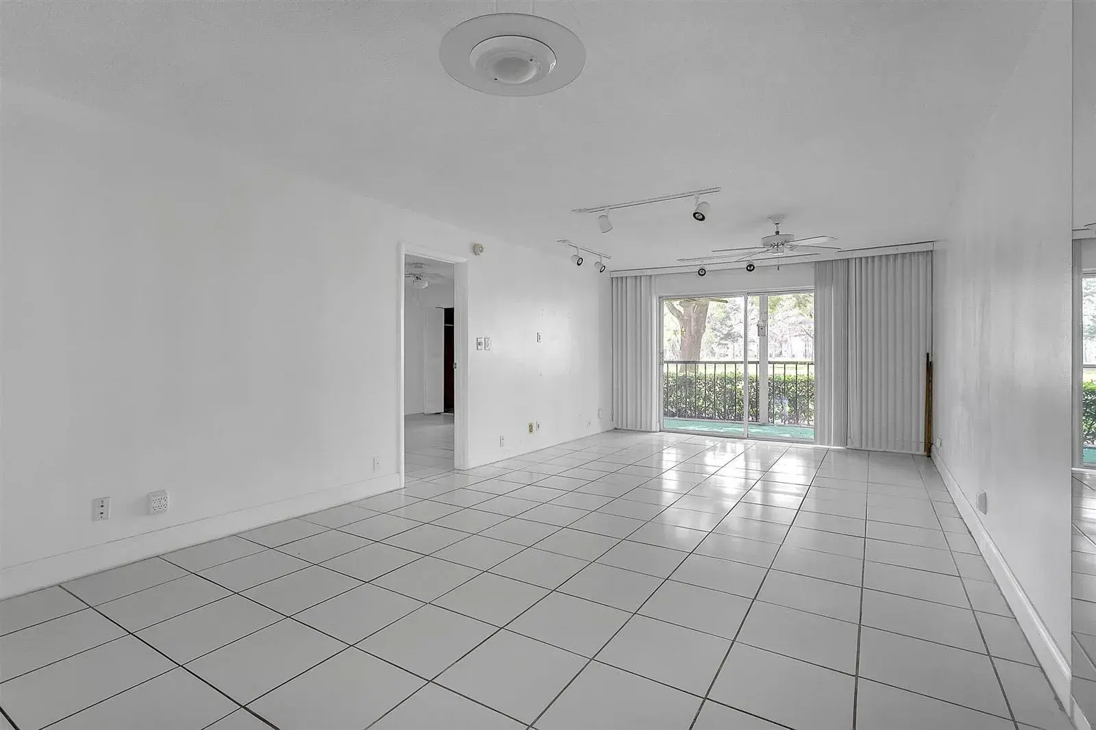 5860 NW 44th Street # 111, Lauderhill FL 33319