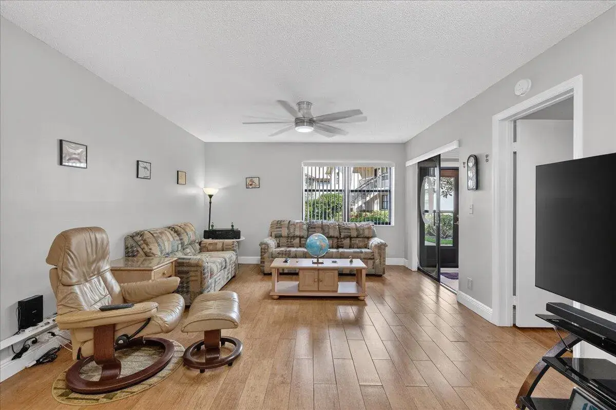 7633 Tahiti Lane # 101, Lake Worth FL 33467