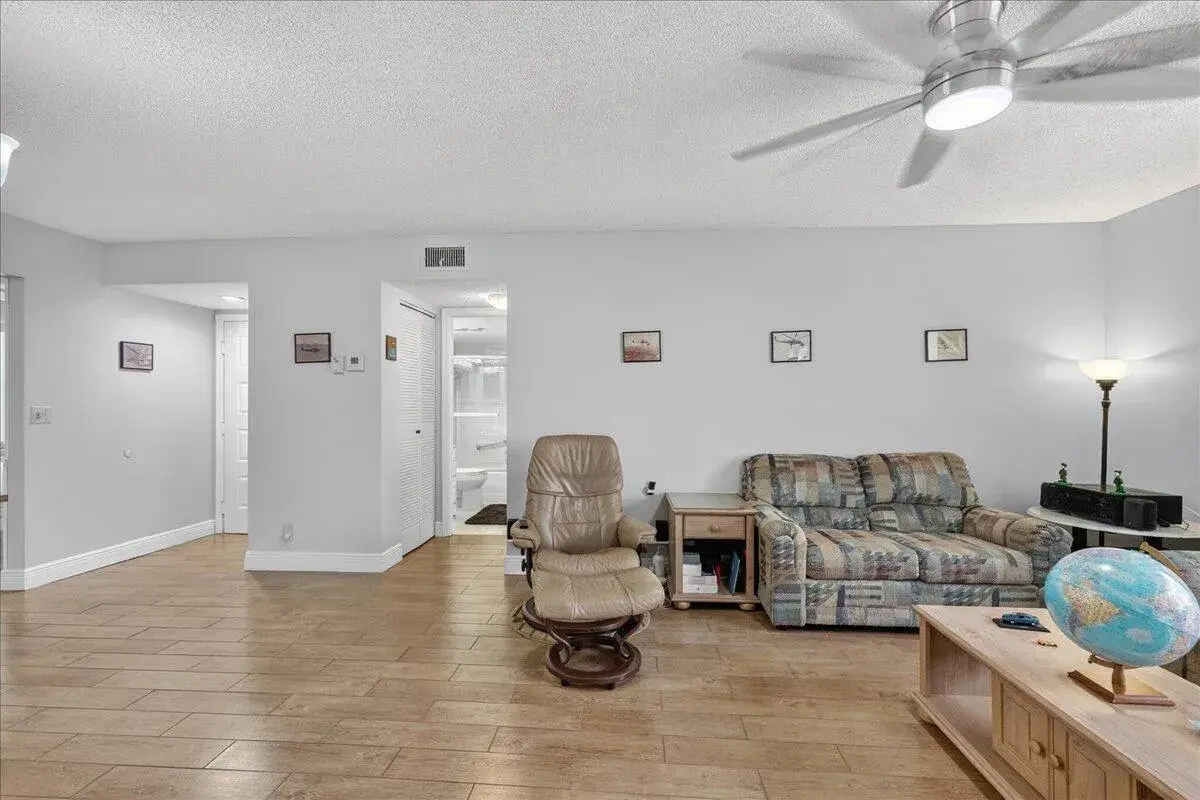 7633 Tahiti Lane # 101, Lake Worth FL 33467