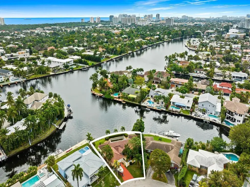 2212 NE 17th Place, Fort Lauderdale FL 33305