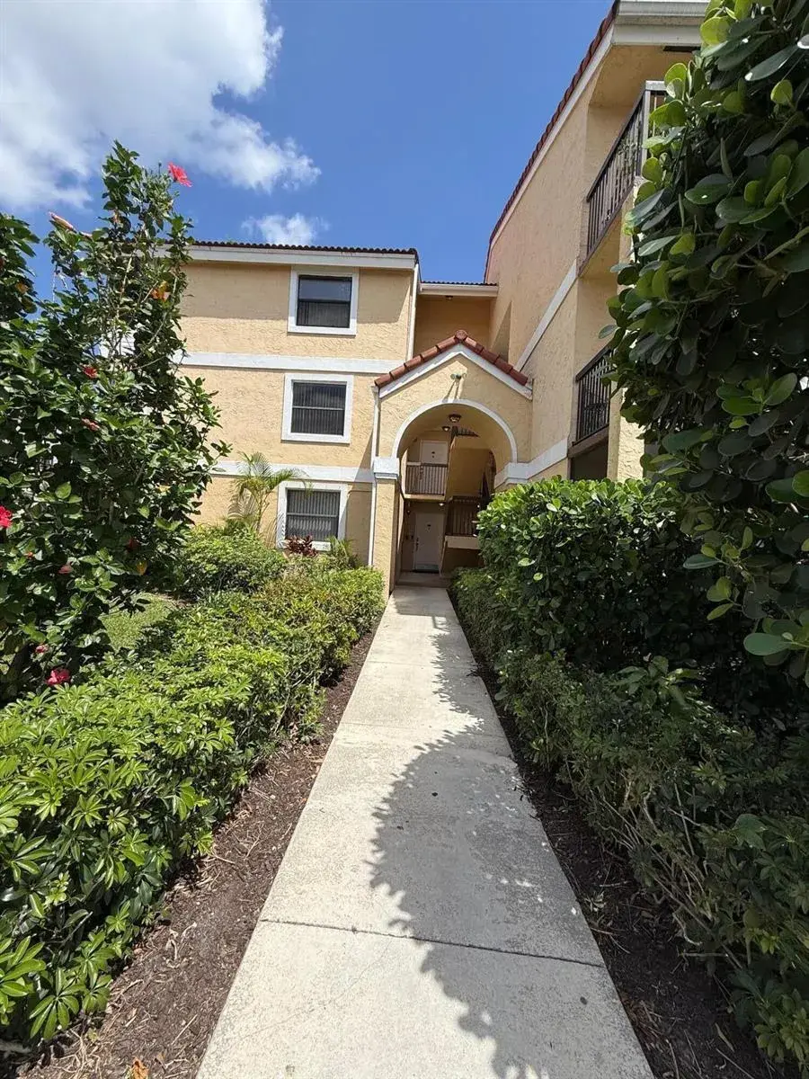 2 bedroom 2 bath Residential for sale at 5721 Riverside Drive, Coral Springs FL 33067