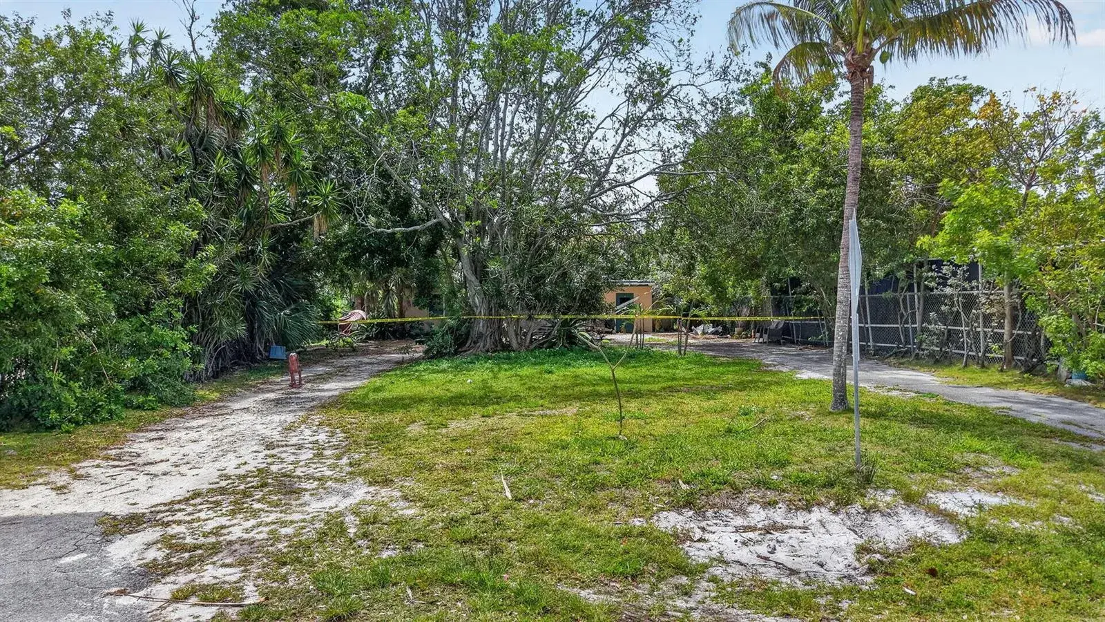 2 bedroom 1 bath Residential for sale at 600 Allen Avenue, Delray Beach FL 33483