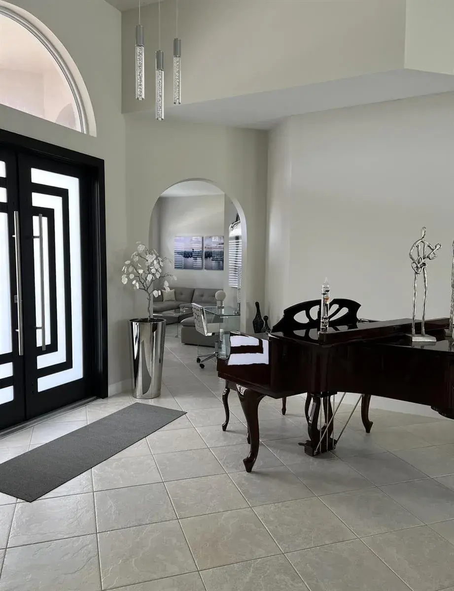 8263 N Lake Forest Drive, Davie FL 33328