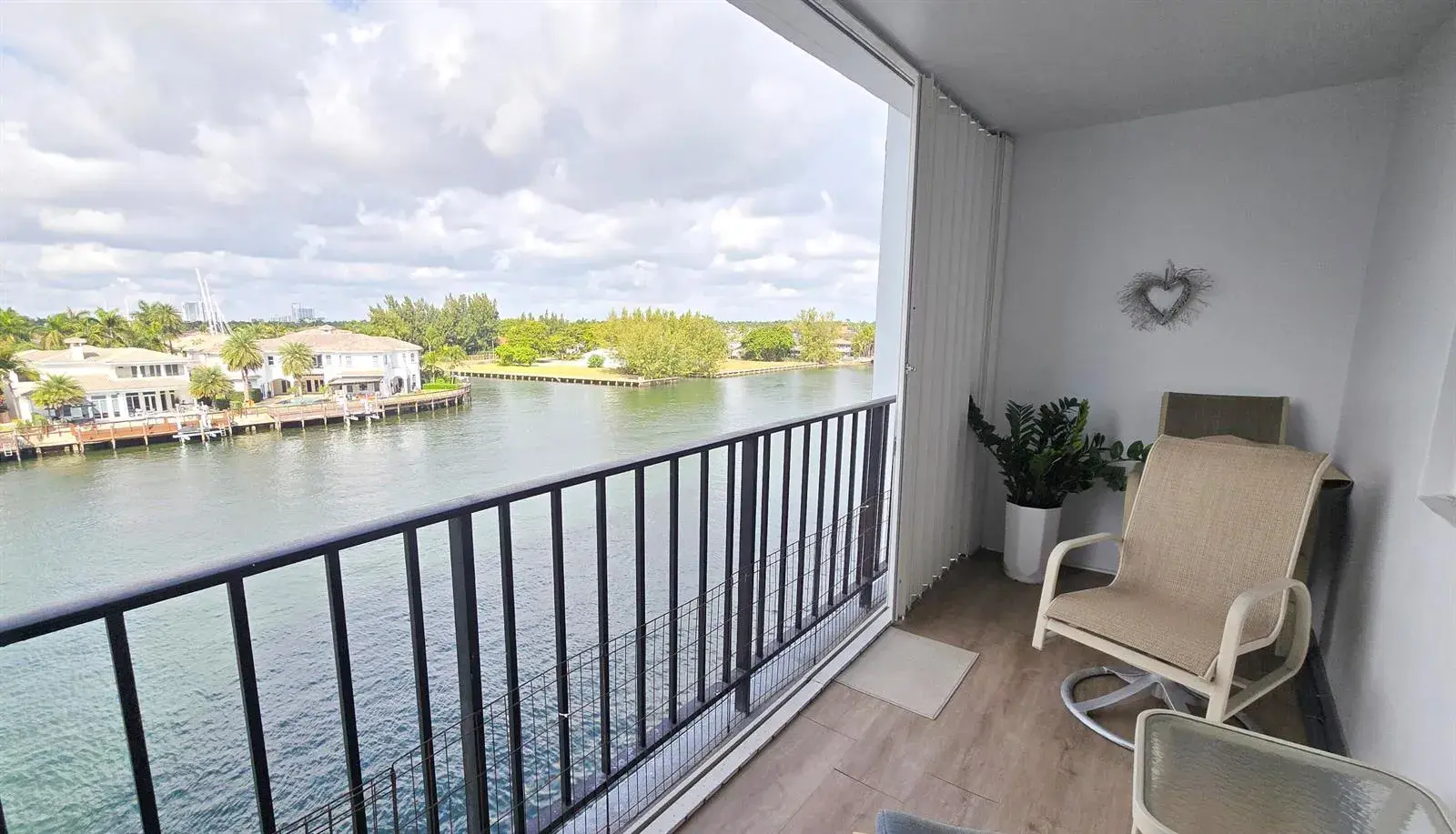 1 bedroom 1 bath Residential for sale at 1400 S Ocean Drive # 505, Hollywood FL 33019