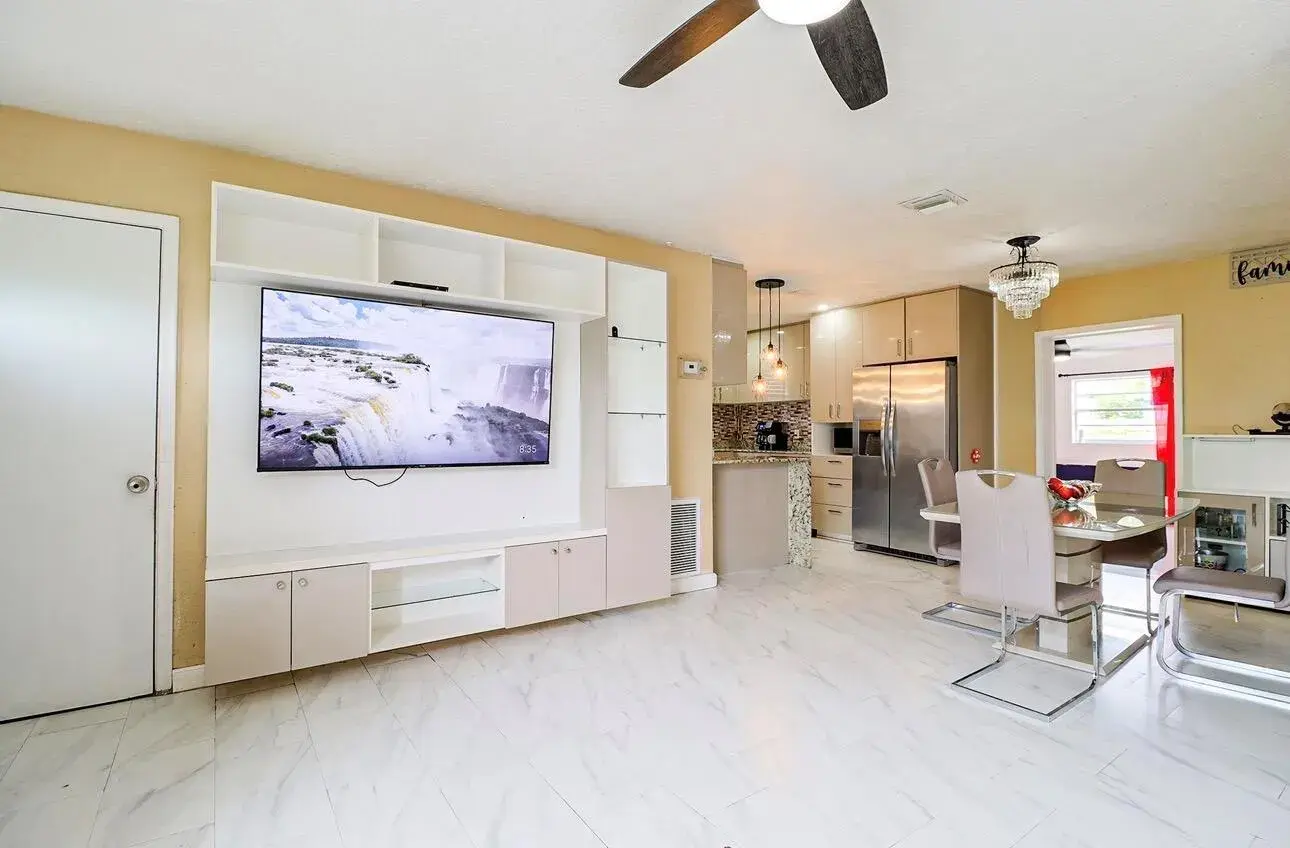 219 NE 6th Avenue, Boynton Beach FL 33435