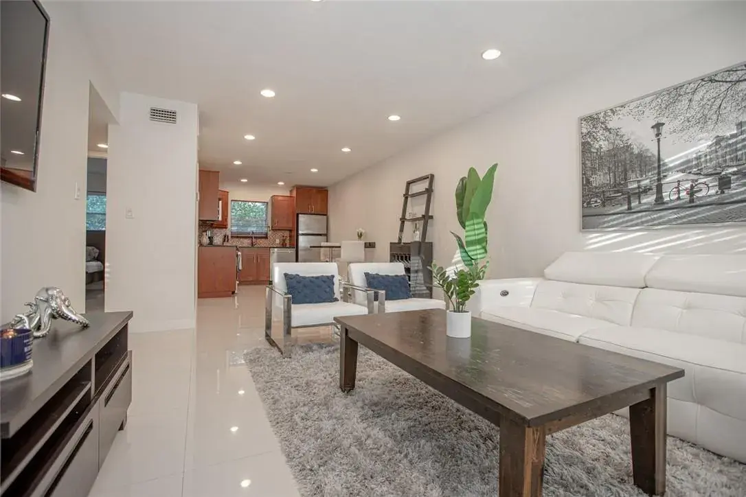 2 bedroom 1 bath Residential for sale at 601 SE 5th Court # 108, Fort Lauderdale FL 33301