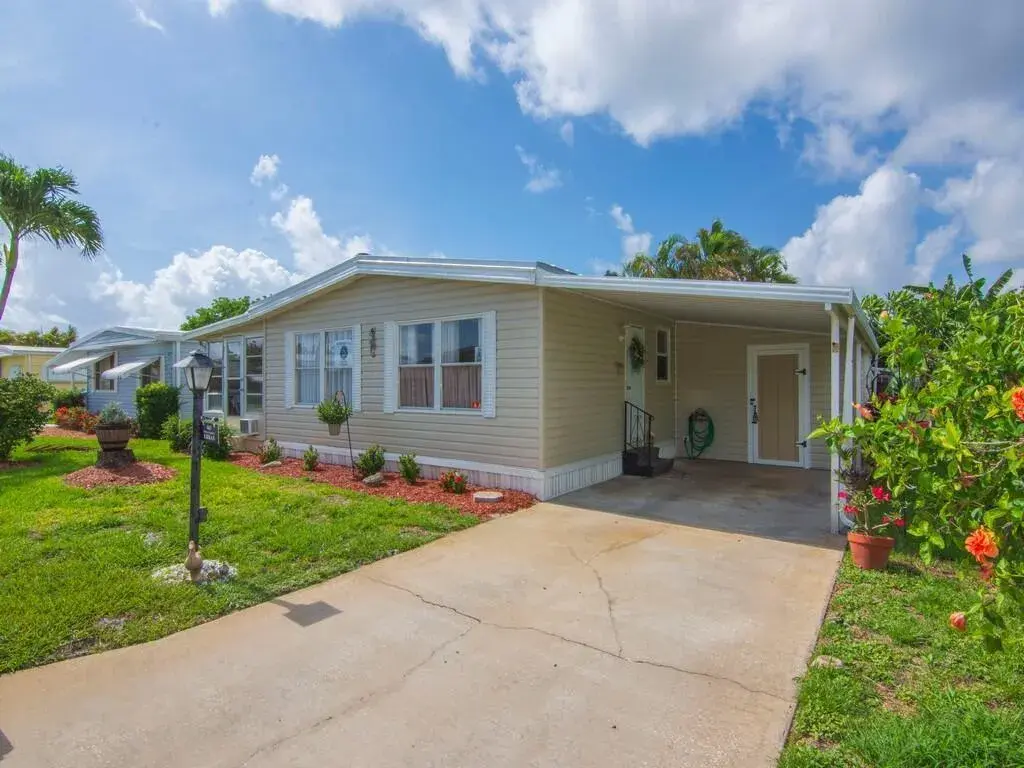 2 bedroom 2 bath Residential for sale at 463 Onyx Way, Jensen Beach FL 34957
