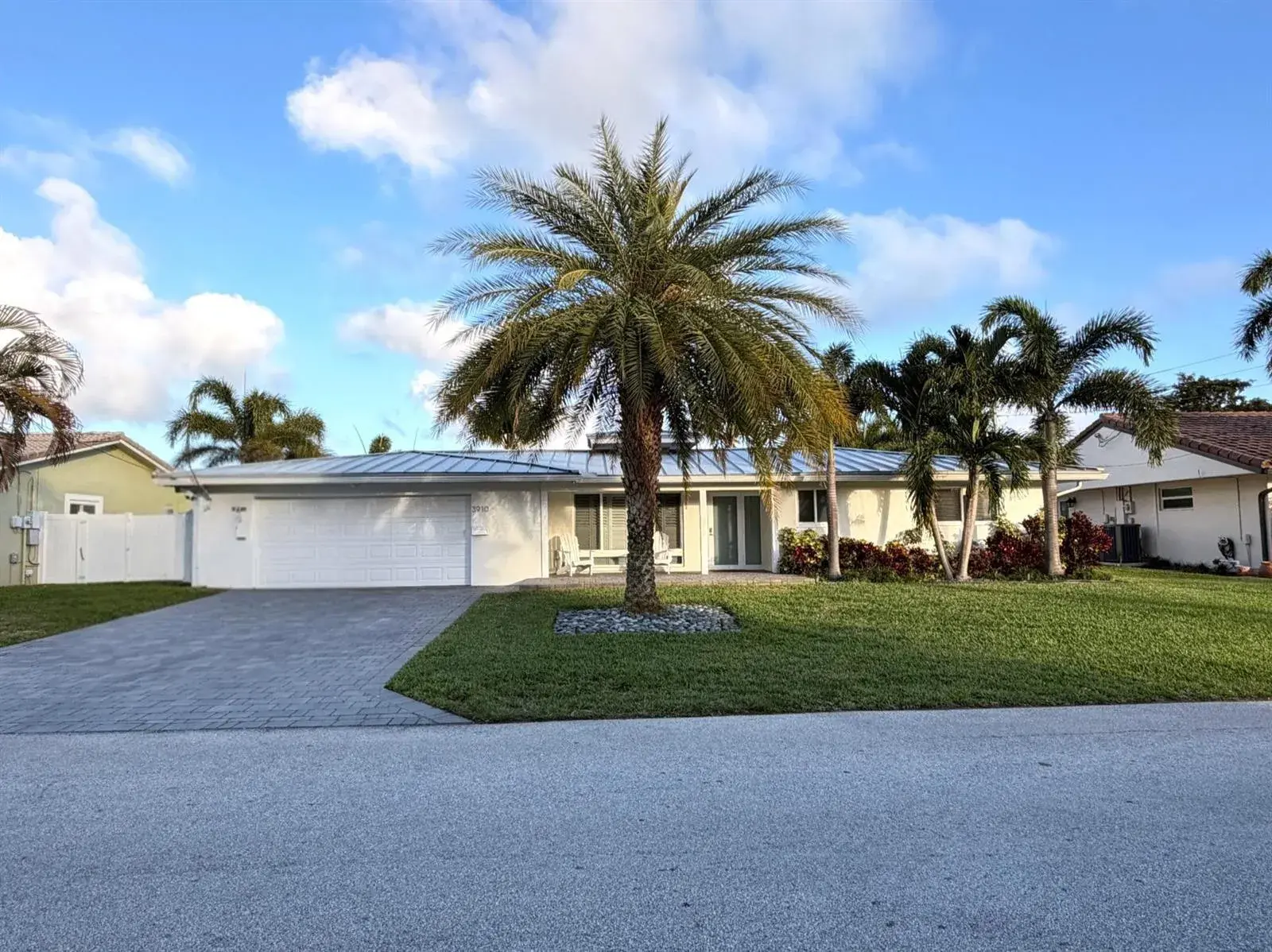 3 bedroom 3 bath Residential for sale at 3910 NE 26th Avenue, Lighthouse Point FL 33064