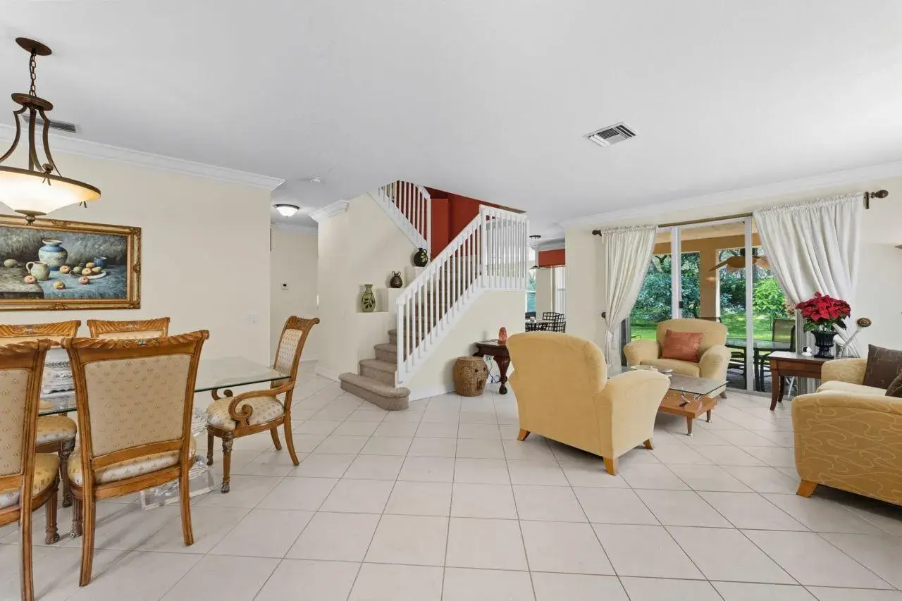 8492 Breezy Oak Way, Boynton Beach FL 33473
