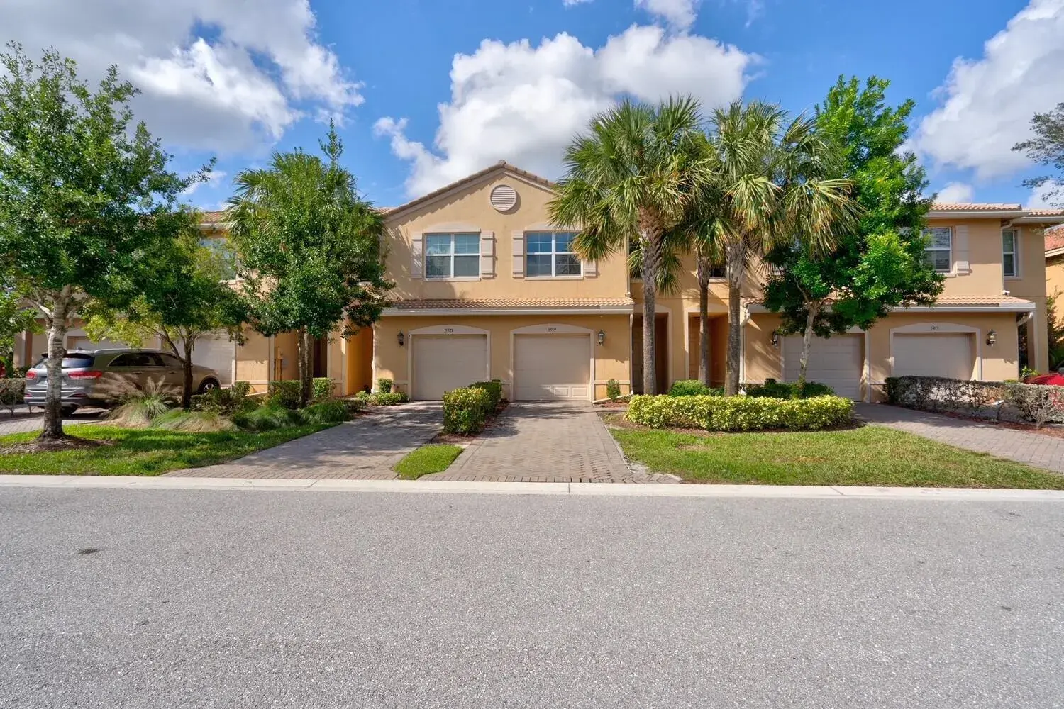 3 bedroom 2 bath Residential for sale at 5919 Monterra Club Drive, FL 33463