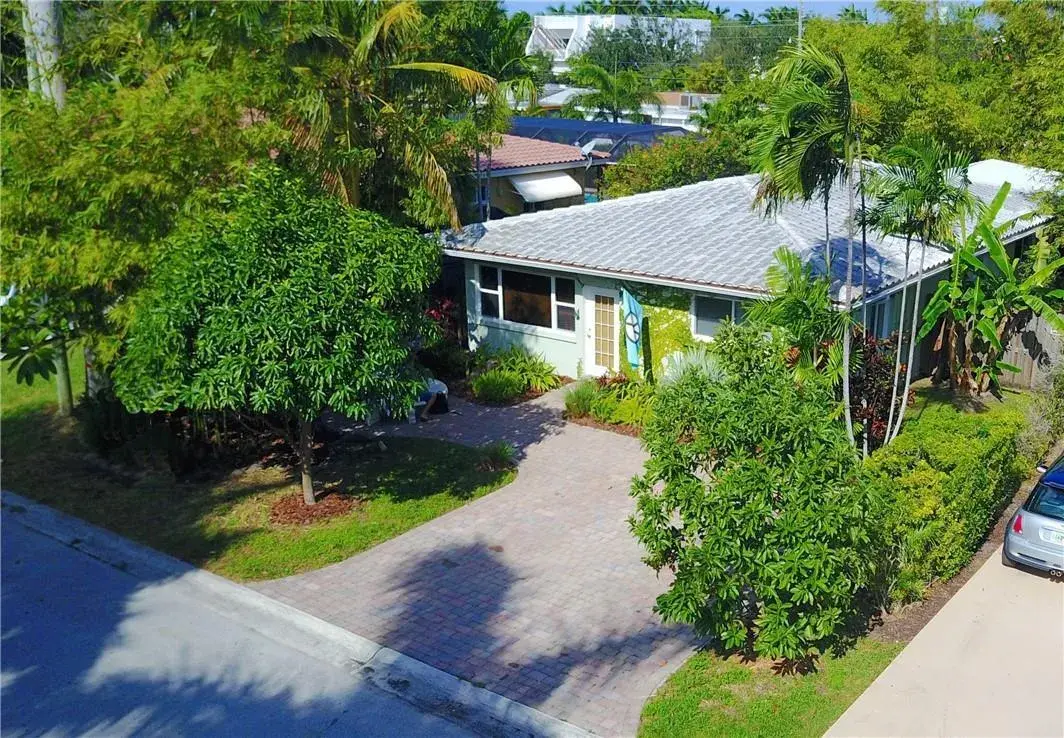 3 bedroom 2 bath Residential for sale at 1031 Lincoln Street, Hollywood FL 33019