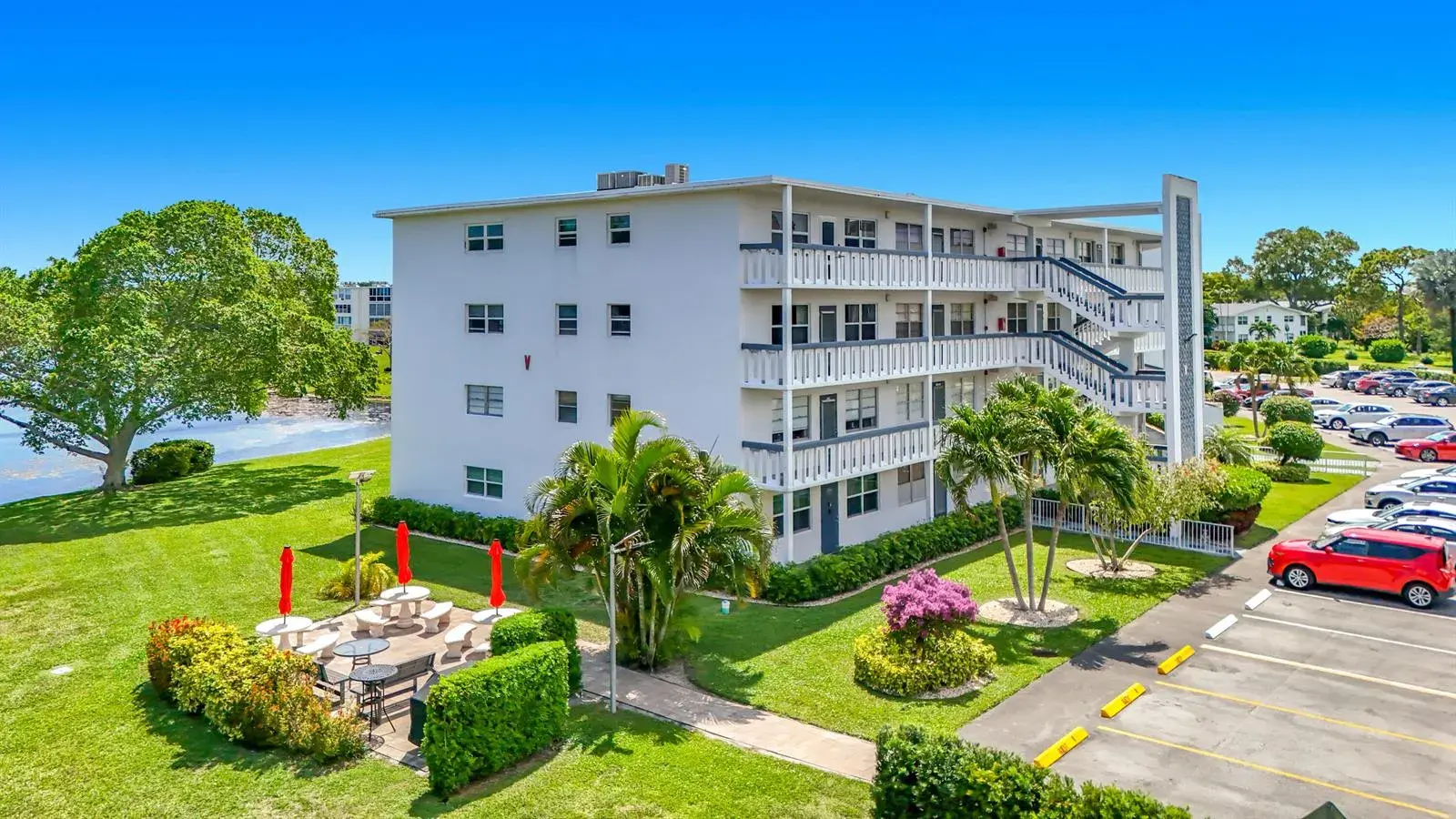 2 bedroom 2 bath Residential for sale at 2114 Oakridge V, Deerfield Beach FL 33442