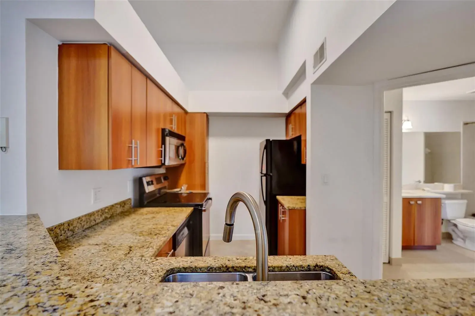 1 bedroom 1 bath Residential for sale at 1050 Crystal Way, Delray Beach FL 33444