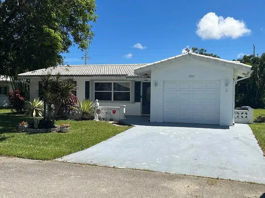 2 bedroom 2 bath Residential for sale at 1902 SW 22nd Avenue, Boynton Beach FL 33426