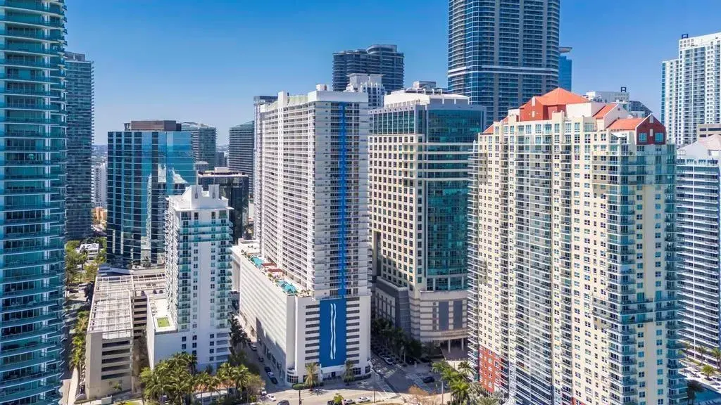 1 bedroom 1 bath Residential for sale at 1200 Brickell Bay Drive # 3906, Miami FL 33131
