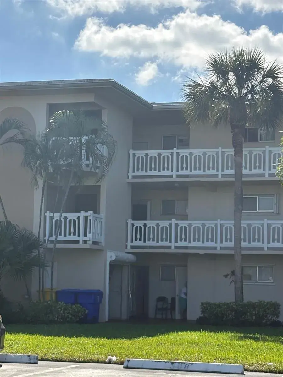 1 bedroom 1 bath Residential for sale at 2606 Garden Drive S # 107, FL 33461