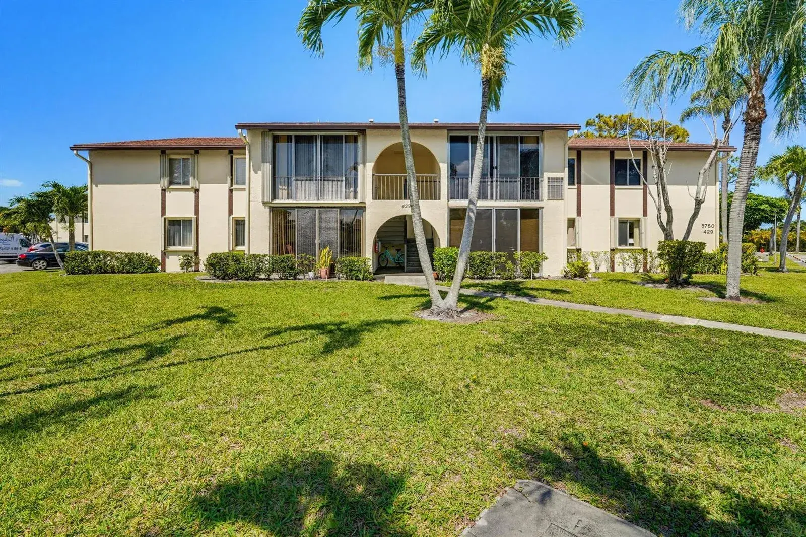 2 bedroom 1 bath Residential for sale at 5760 Pine Wood Drive # 1, FL 33463