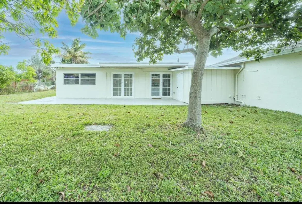 3213 Drew Way, Palm Springs FL 33406 photo 3