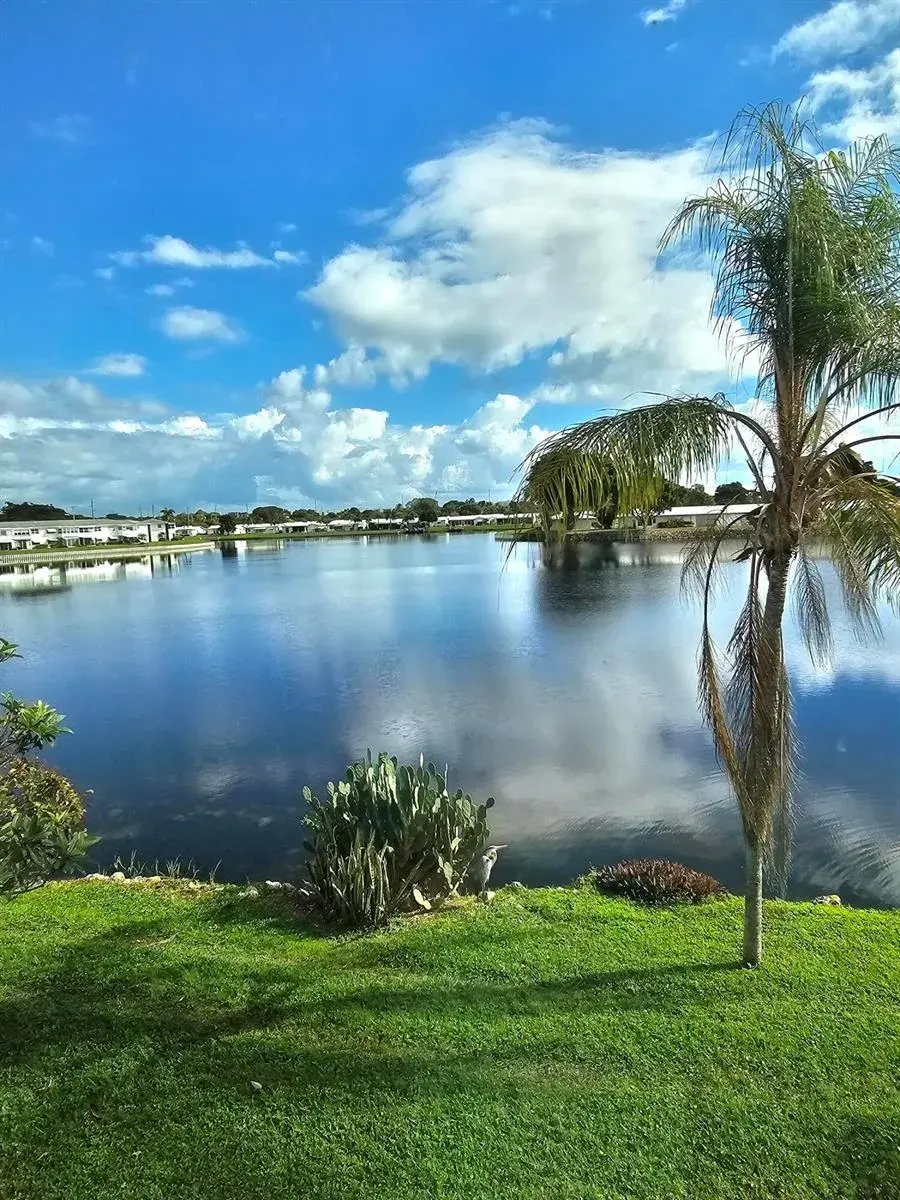 2 bedroom 2 bath Residential for sale at 1118 Lake Terrace # H, Boynton Beach FL 33426