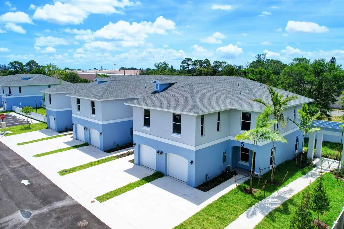 3871 Patio Court, Palm Springs FL 33461