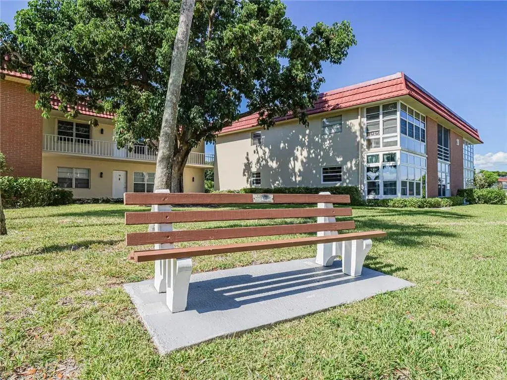 28 Pine Arbor Lane # 101, Vero Beach FL 32962