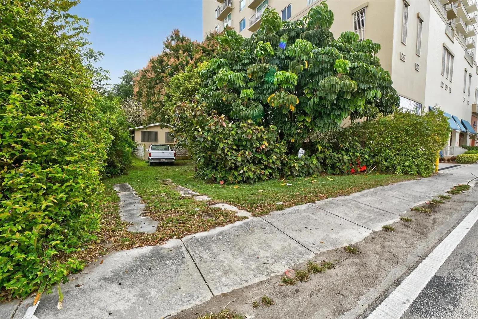 975 SW 37th Avenue, Miami FL 33135