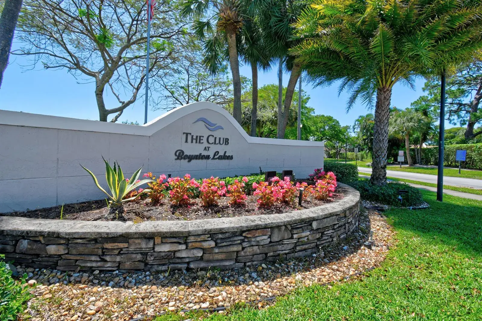 2 bedroom 2 bath Residential for sale at 4 Knightsbridge Lane, Boynton Beach FL 33426