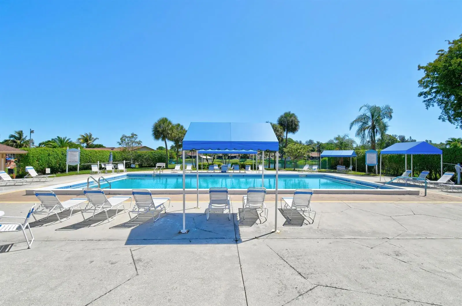 4 Knightsbridge Lane, Boynton Beach FL 33426