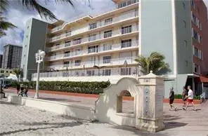 1 bedroom 1 bath Residential for sale at 300 Oregon Street # 409, Hollywood FL 33019