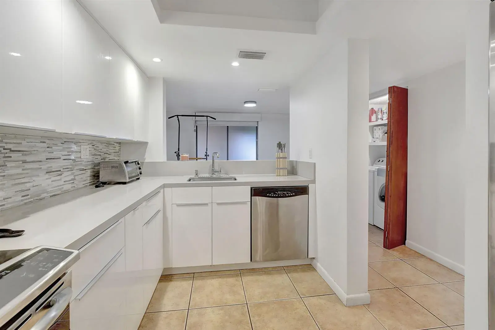 141 SW 96th Terrace # 302, Plantation FL 33324