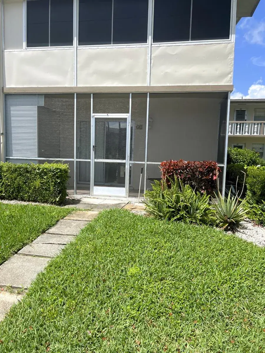 1 bedroom 1 bath Residential for sale at 52 Dorchester, West Palm Beach FL 33417