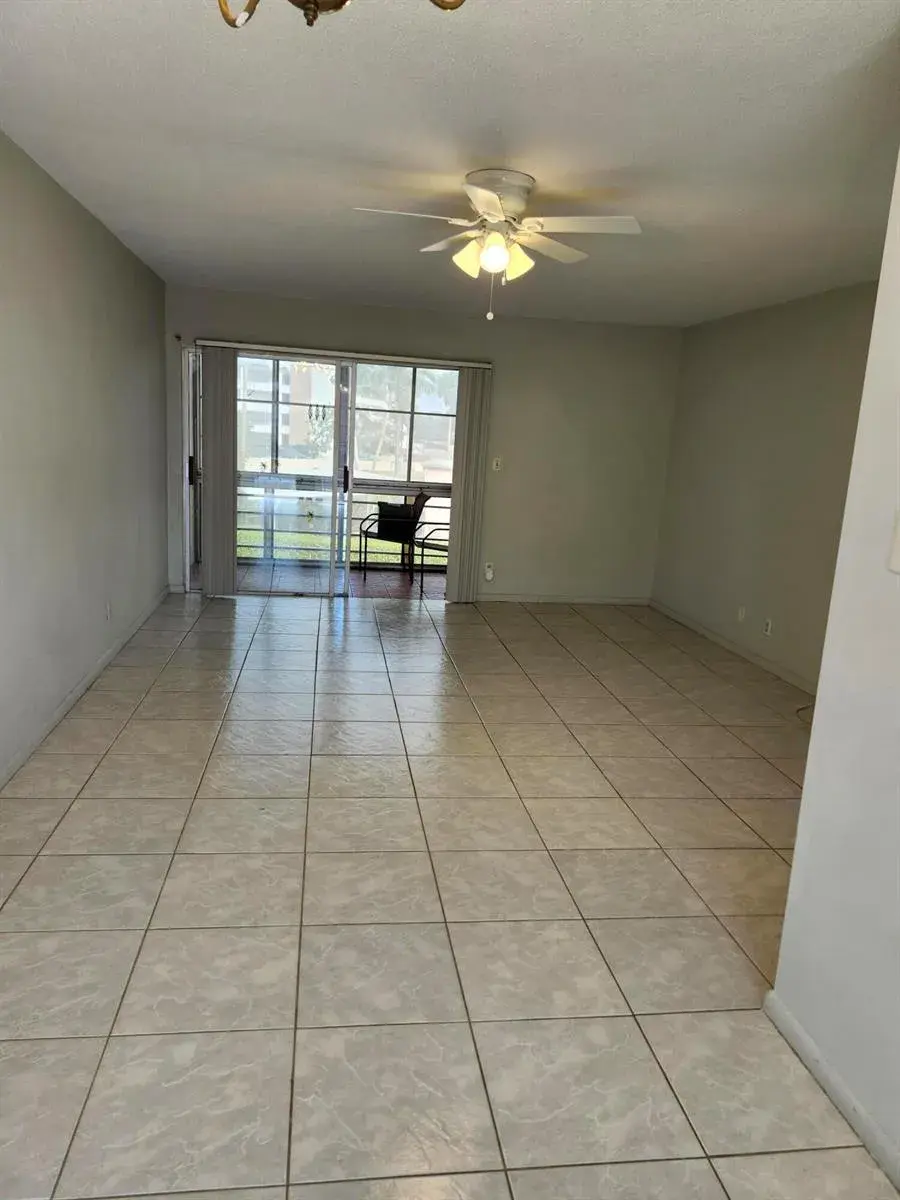 17 Golfs Edge # H, West Palm Beach FL 33417