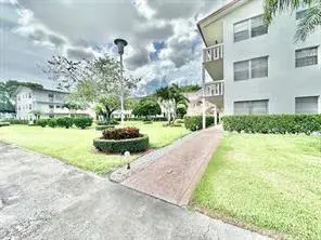 390 Fanshaw J, Boca Raton FL 33434 photo 2
