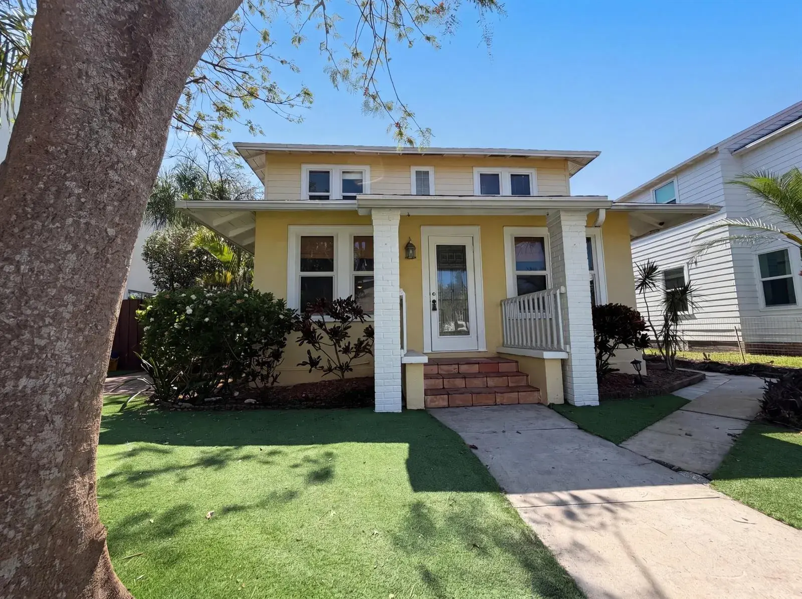 5 bedroom 2 bath Residential for sale at 207 S Ocean Breeze, FL 33460