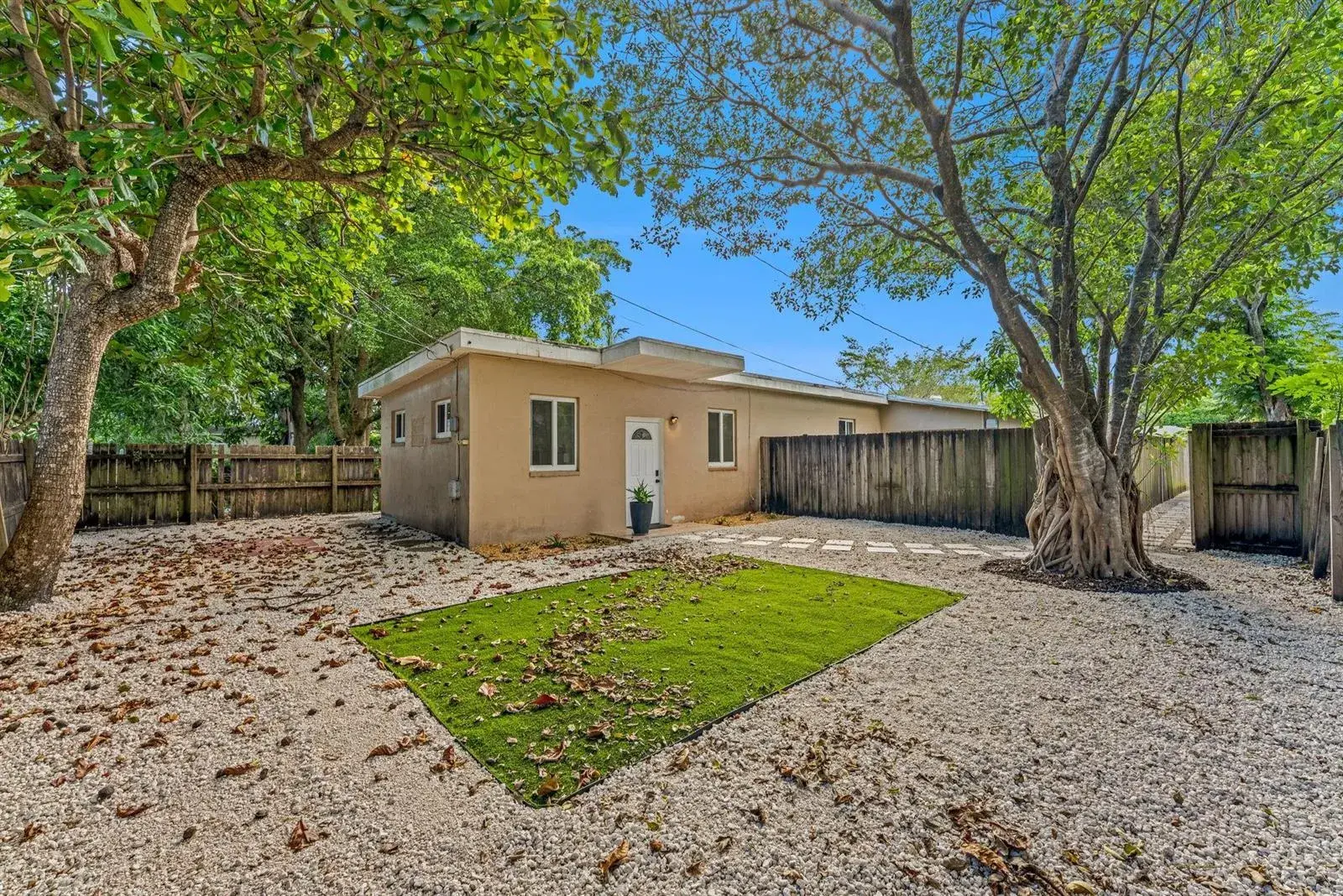 1 bedroom 1 bath Residential Lease for rent at 1340 NE 1st Avenue, Fort Lauderdale FL 33304