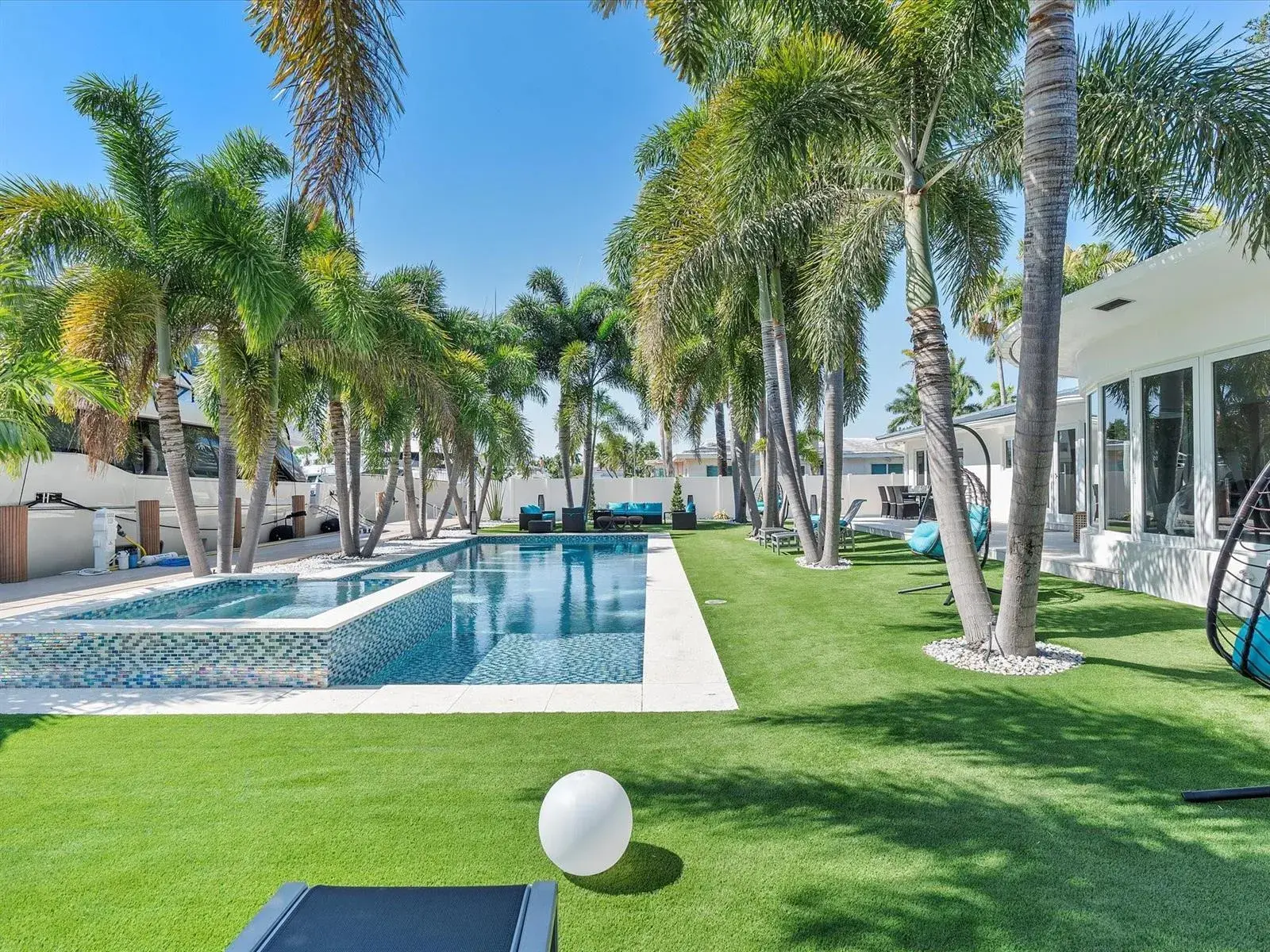 4 bedroom 4 bath Residential Lease for rent at 207 Royal Palm Drive, Fort Lauderdale FL 33301