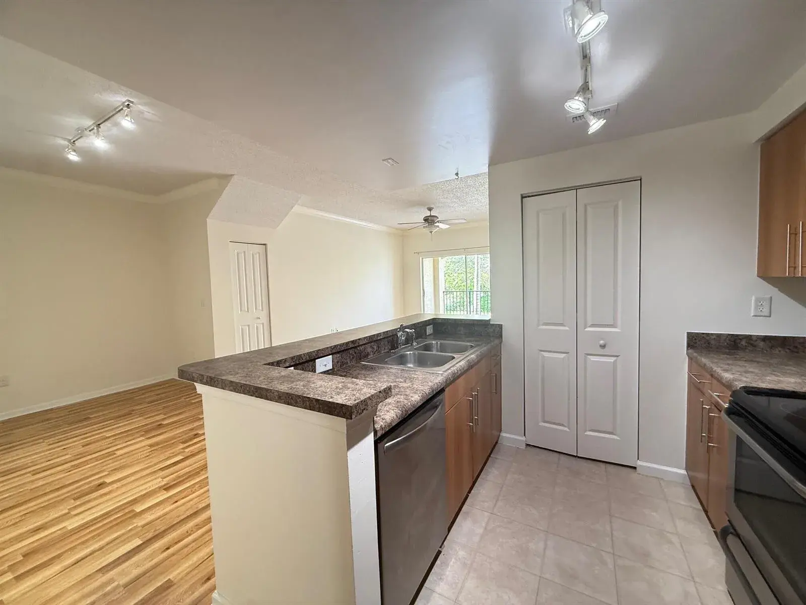 5800 W Sample # 207, Coral Springs FL 33067