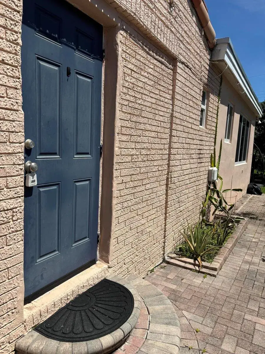1418 Wiley Street, Hollywood FL 33020