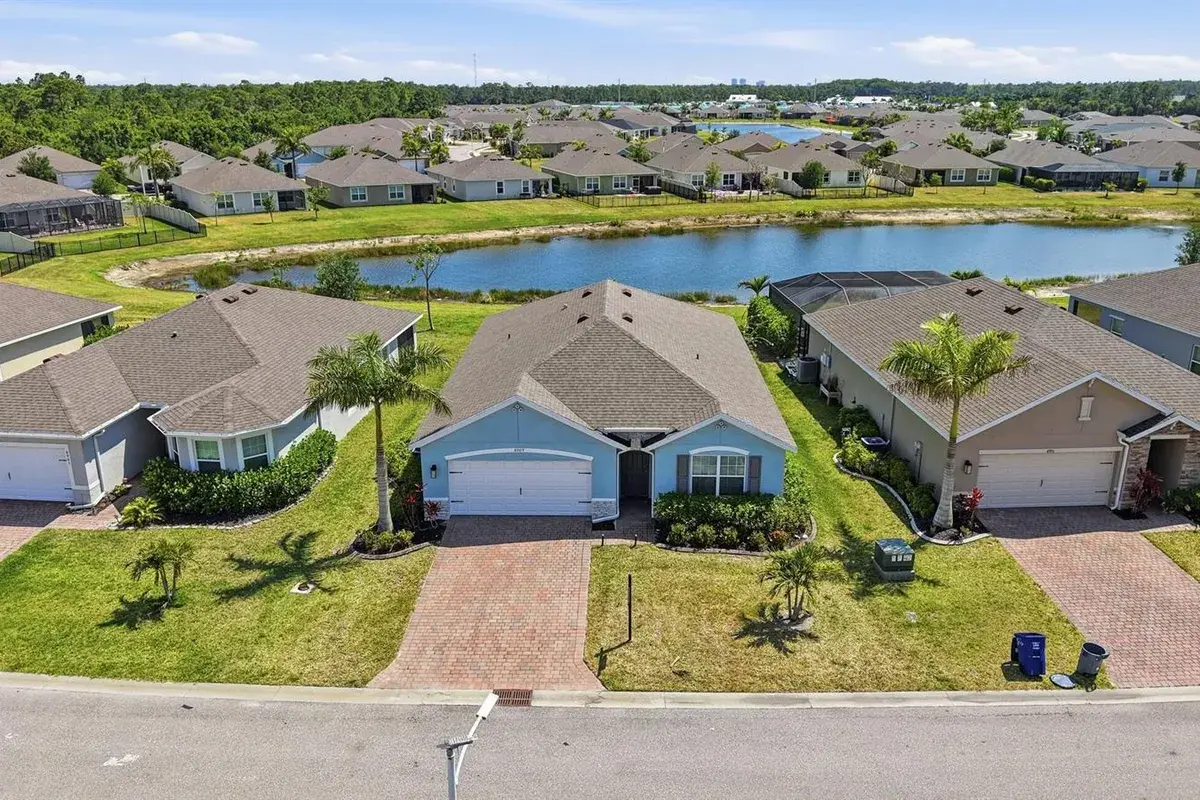 8909 Cascade Price Circle, FL 33917