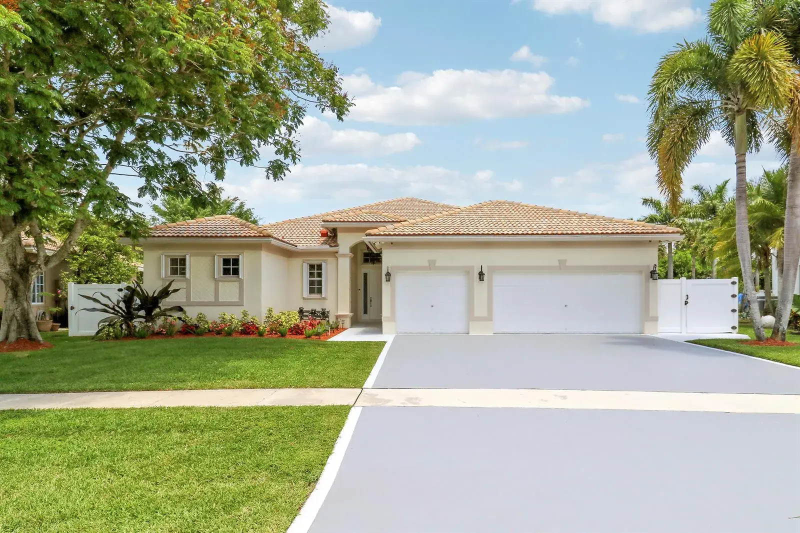 5 bedroom 3 bath Residential for sale at 10075 Freesian Way, Lake Worth FL 33449