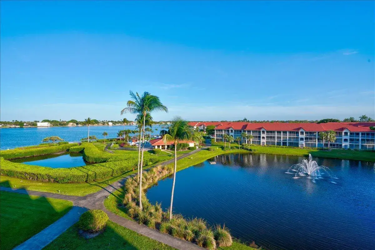 2 bedroom 2 bath Residential for sale at 7030 Half Moon Circle # 515, Hypoluxo FL 33462