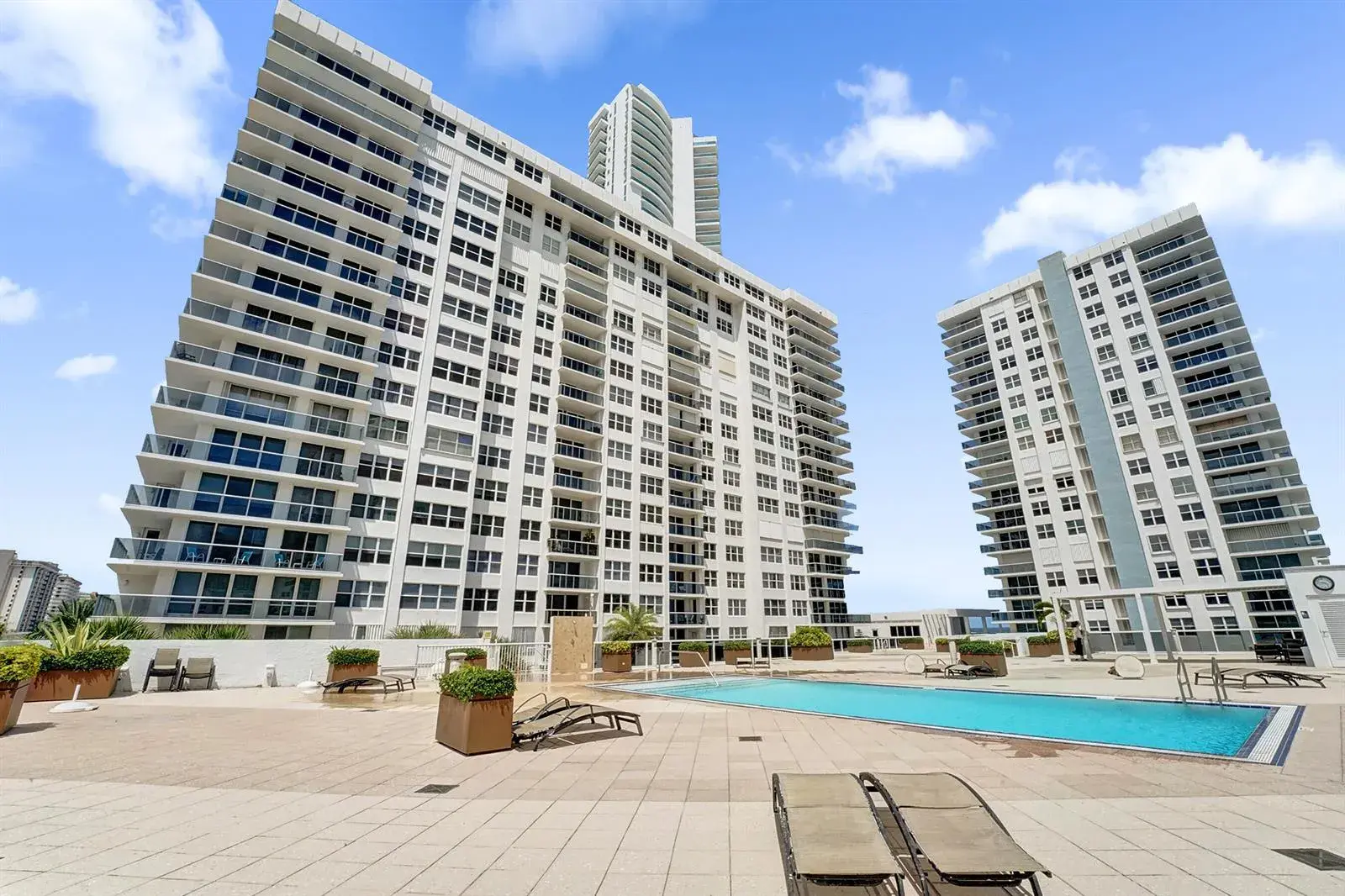 2 bedroom 2 bath Residential for sale at 2751 S Ocean Drive # 302s, Hollywood FL 33019